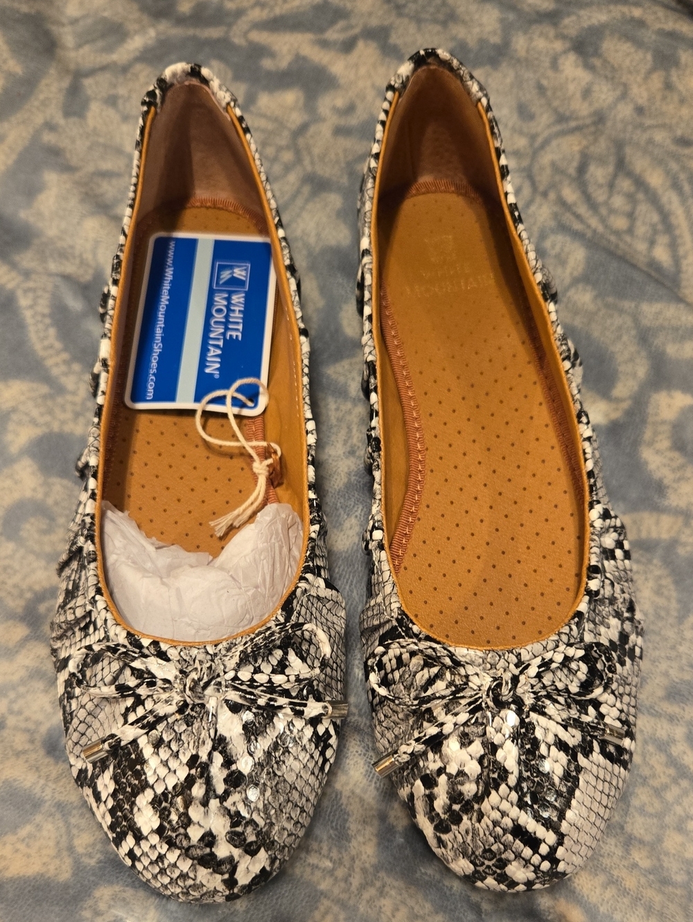 White Mountain Women's Black & White Snake-Print Ballet Flats Size 6.5